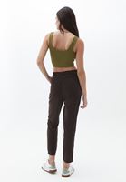 Baggy-Fit Pantolon ve Dikişsiz Crop Kombini