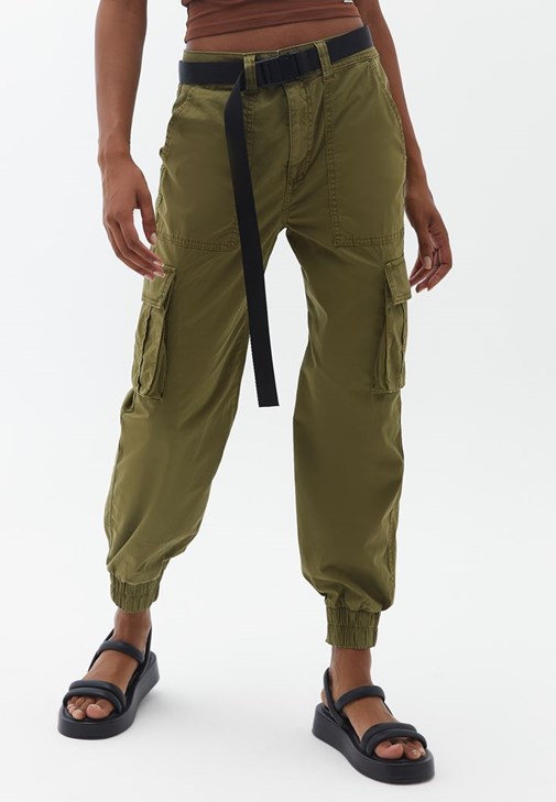Kapüşonlu Hırka ve Jogger Pantolon Kombini