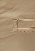 Pamuklu Crop Tişört ve Kemerli Pantolon Kombini
