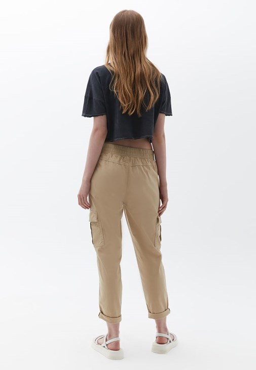 V Yaka Triko ve Carrot-Fit Pantolon Kombini
