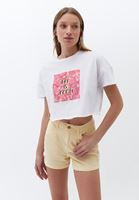 Bayan Beyaz Pamuklu Crop Tişört