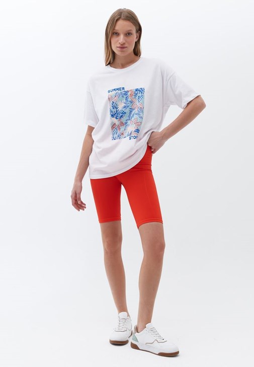 Baskılı Oversize Tişört ve Tayt Şort Kombini