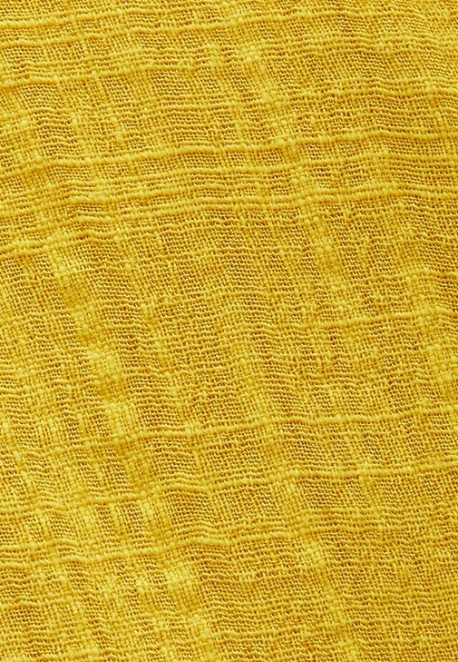 Pamuklu Oversize Gömlek ve Denim Şort Kombini