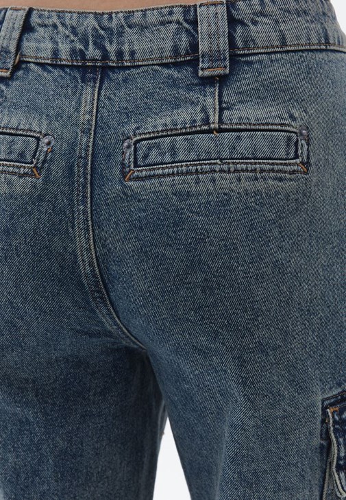 Casual Top ve Baggy-Fit Pantolon Kombini
