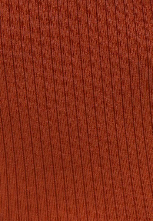 Cut-Out Detaylı Elbise ve Çizme Kombini