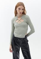 Cut-Out Detaylı Bluz