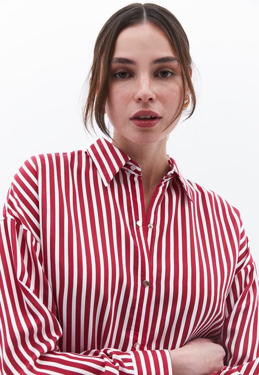 Oversize Çizgili Gömlek ve Pantolon Kombini