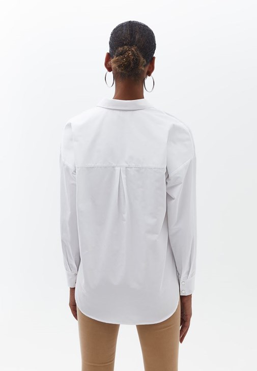 V Yaka Süveter ve Straight-Fit Pantolon Kombini