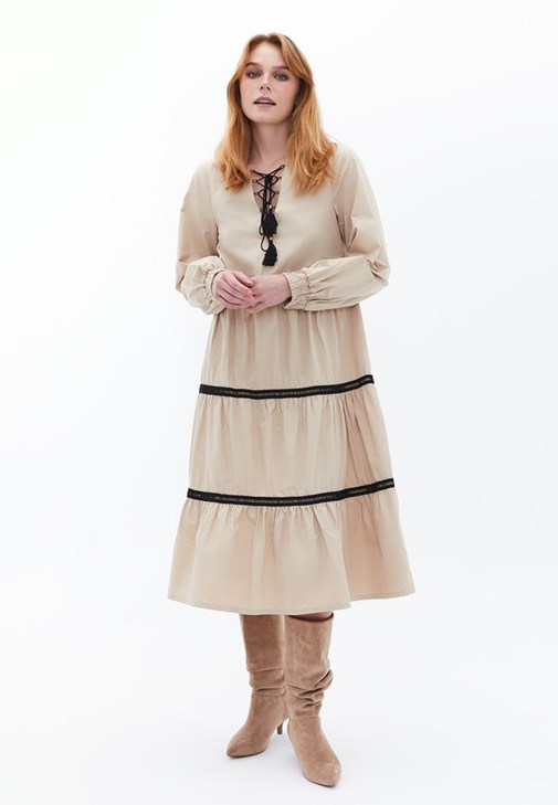 Loose-Fit Poplin Elbise ve Çizme Kombini