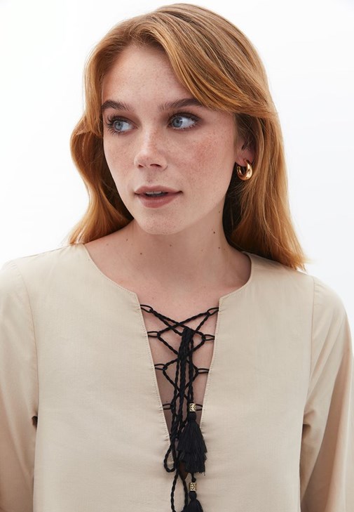 Loose-Fit Poplin Elbise ve Çizme Kombini