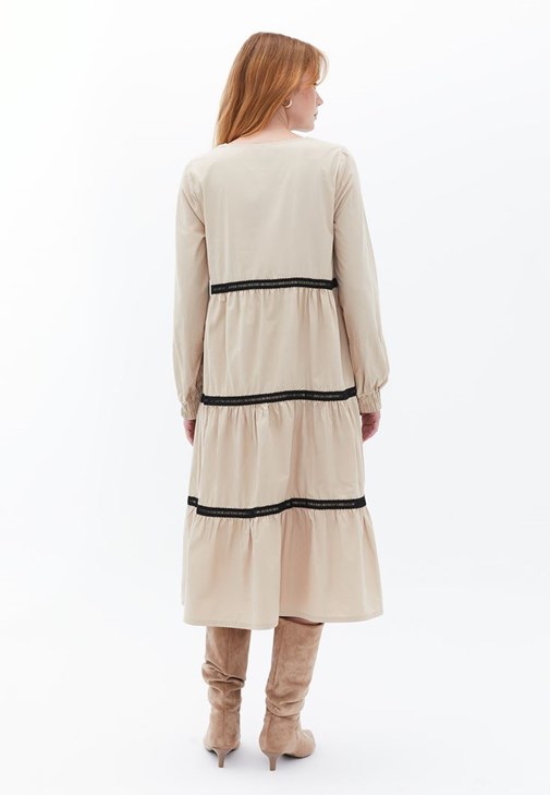 Loose-Fit Poplin Elbise ve Çizme Kombini