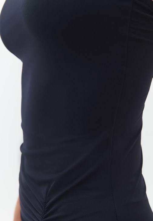 Büzgülü Mini Elbise ve Bantlı Topuklu Ayakkabı Kombini