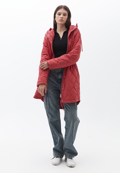 Kapitone Mont ve Baggy-Fit Pantolon Kombini