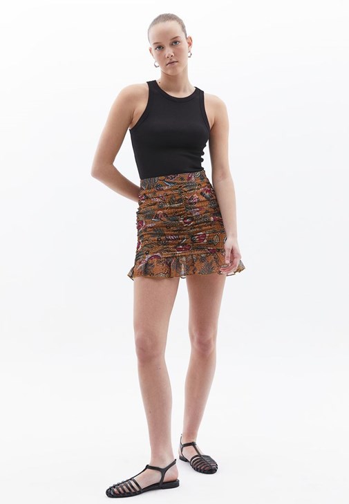 Fırfırlı Mini Etek ve Kazak Kombini