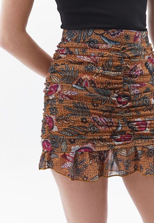 Fırfırlı Mini Etek ve Kazak Kombini