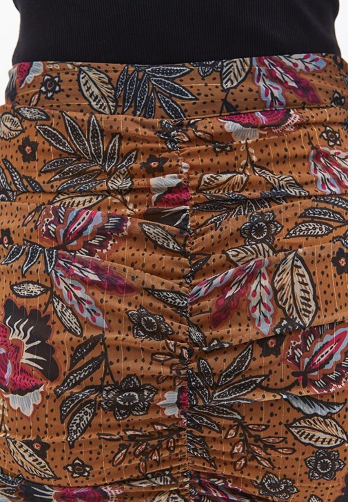 Fırfırlı Mini Etek ve Kazak Kombini