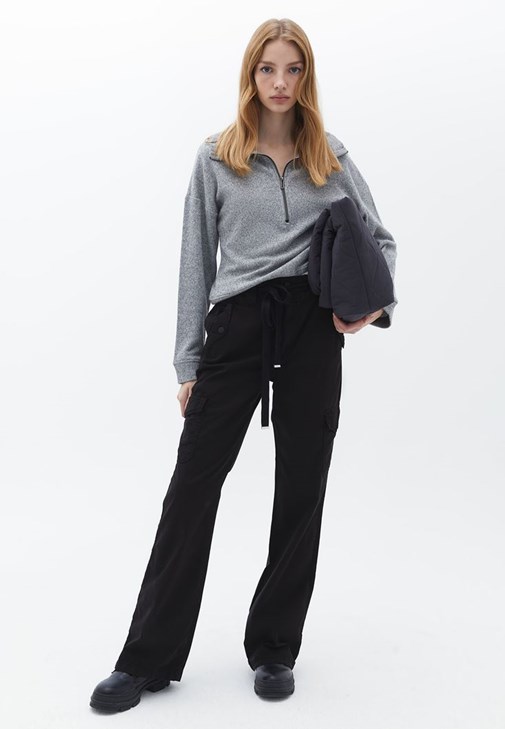 Yumuşak Dokulu Pantolon ve Kazak Kombini