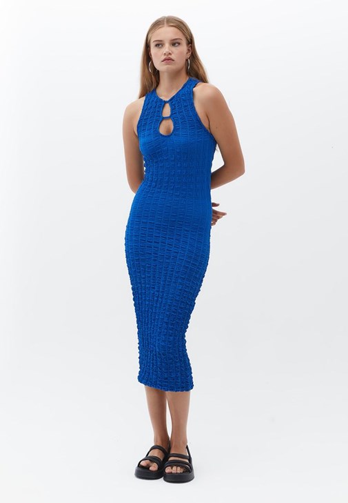 Cut-Out Detaylı Elbise ve Sandalet Kombini