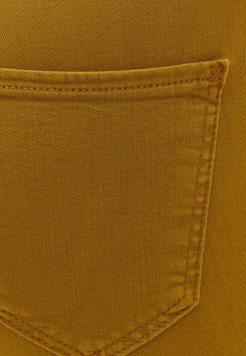 	Toparlayıcı Pantolon ve Oversize Gömlek Kombini