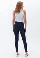 Skinny Pantolon ve Atlet Kombini