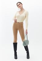 Bayan Bej V Yaka Triko Kazak