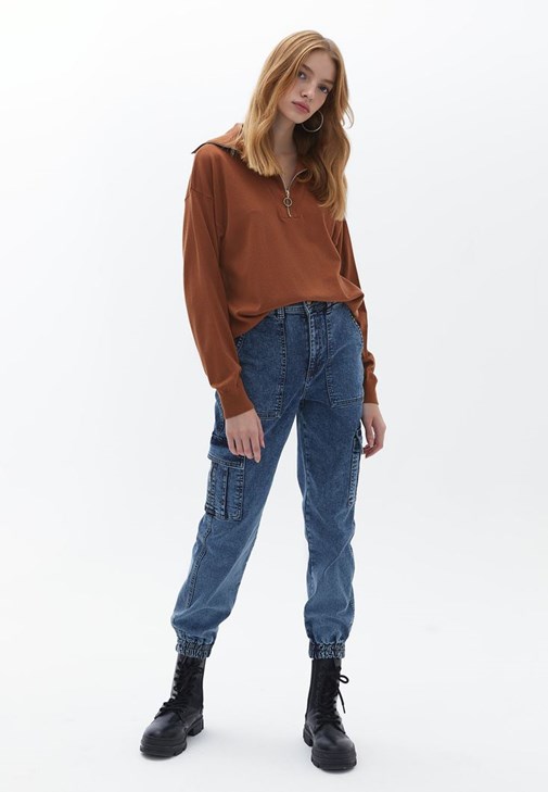 Fermuarlı Kazak ve Jogger Pantolon Kombini