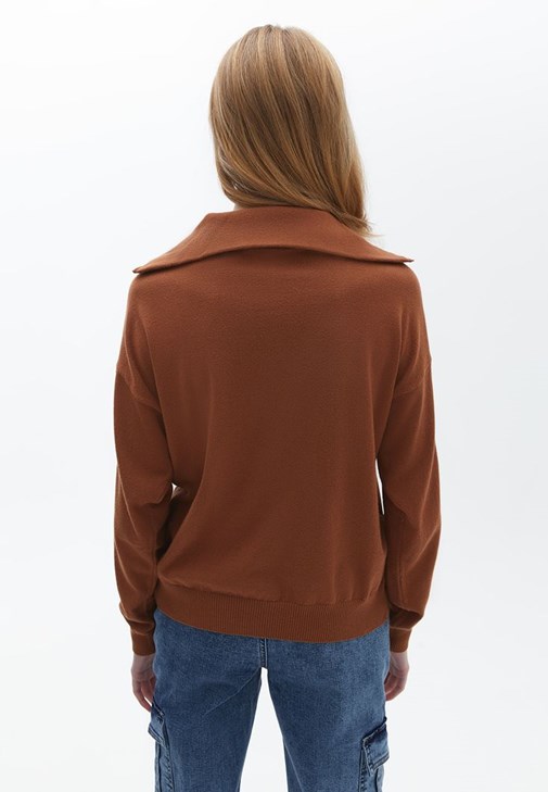 Fermuarlı Kazak ve Jogger Pantolon Kombini