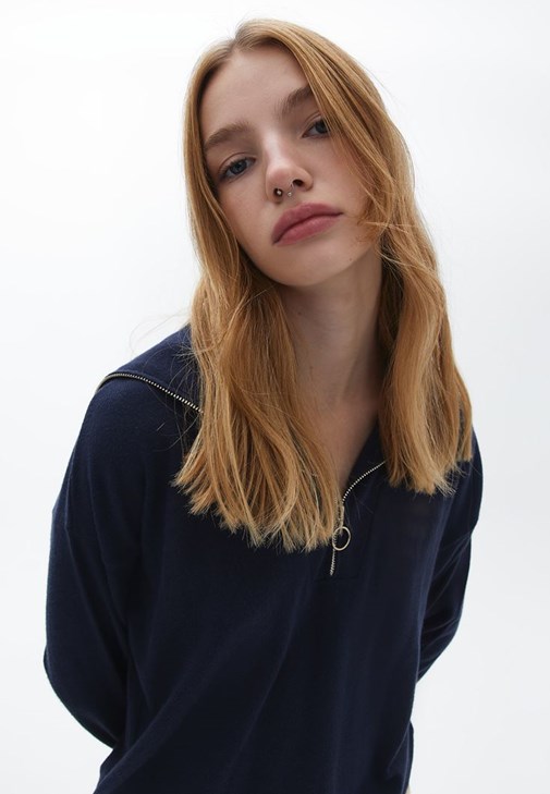 Fermuarlı Kazak ve Pantolon Kombini