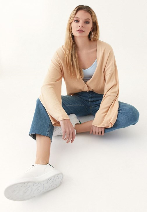 Bej Düğmeli Triko Hırka