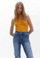 Triko Atlet ve Straight-Fit Denim Pantolon Kombini