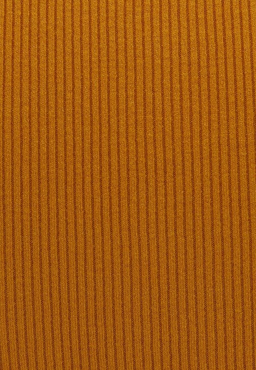 Triko Atlet ve Straight-Fit Denim Pantolon Kombini