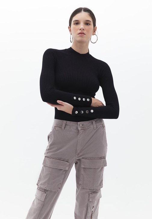 Yelek ve Pamuklu Pantolon Kombini