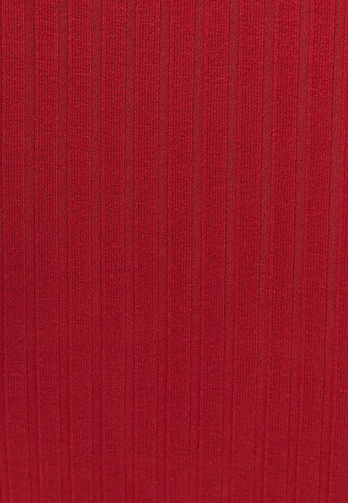 Detaylı Tişört ve Mom-Fit Pantolon Kombini