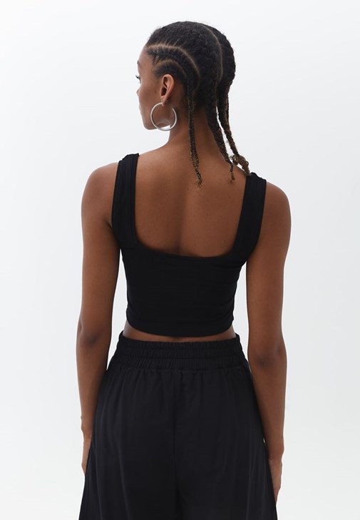 Askılı Crop Atlet ve Bol Paça Pantolon Kombini