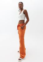 Askılı Crop Atlet ve Kargo Pantolon Kombini