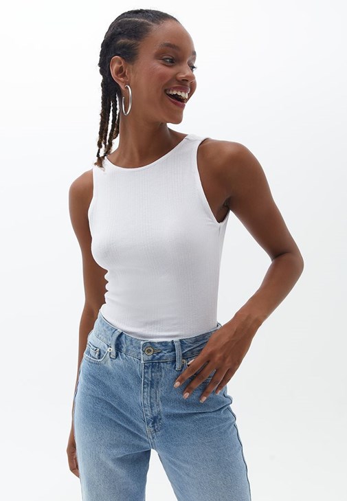 Beyaz Sırt Dekolteli Atlet