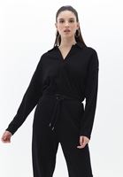Bağcıklı Pantolon ve Polo Yaka Tişört Kombini