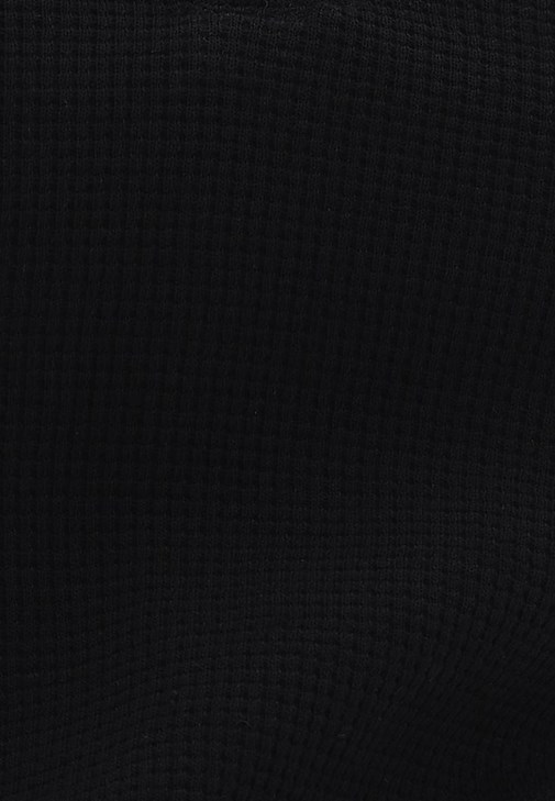 Bağcıklı Pantolon ve Polo Yaka Tişört Kombini