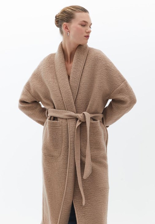 Kemerli Kaban ve Kargo Pantolon Kombini