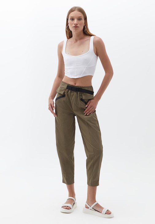 Crop ve Toka Detaylı Pantolon Kombini