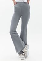 Flare Paça Pantolon ve Tişört Kombini