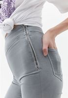 Flare Paça Pantolon ve Tişört Kombini