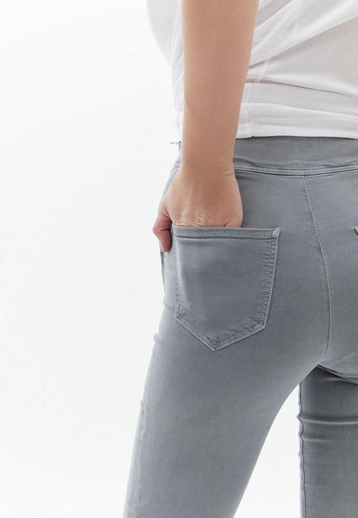 Flare Paça Pantolon ve Tişört Kombini