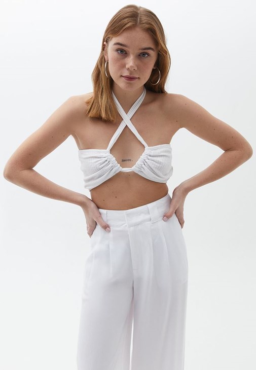 Bağlamalı Crop Top ve Wide-Leg Pantolon Kombini