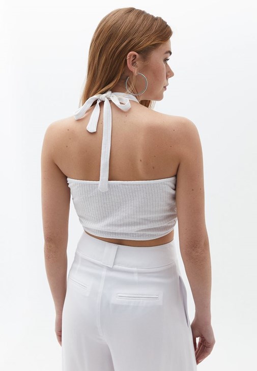 Bağlamalı Crop Top ve Wide-Leg Pantolon Kombini