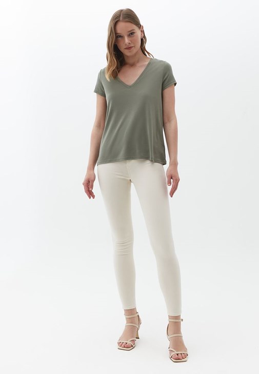 Yumuşak Dokulu Tişört ve Pamuklu Skinny Pantolon Kombini