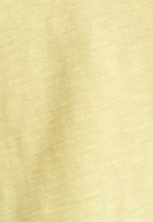 Basic V Yaka Tişört Ve Denim Pantolon Kombini