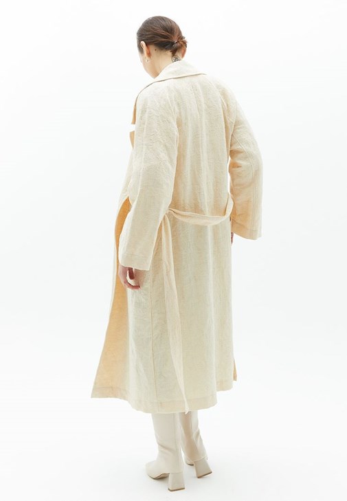 Jakarlı Trençkot ve Uzun Çizme Kombini