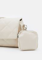 Bayan Krem Kapitone Dokulu Askılı Çanta