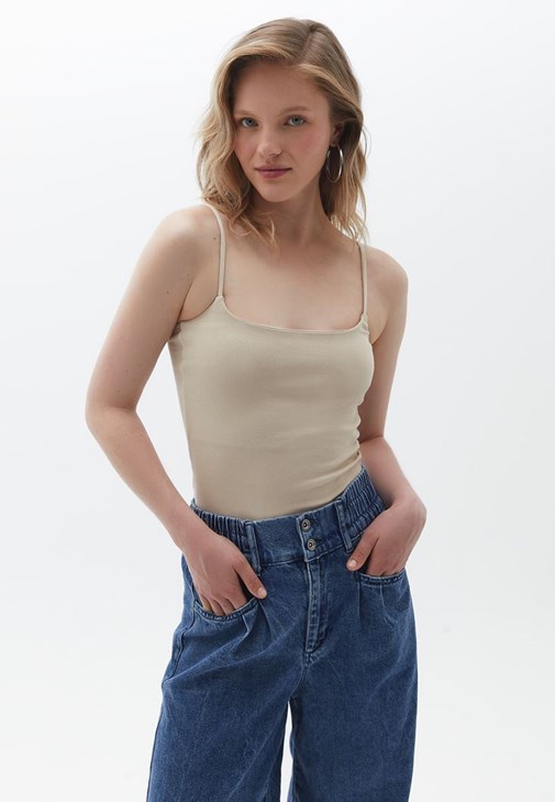 Bej Pamuklu Kare Yaka Atlet